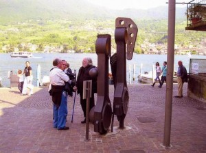 SCULTURA di UMBERTO ESPOSTI a MONTISOLA LAGO DI ISEO